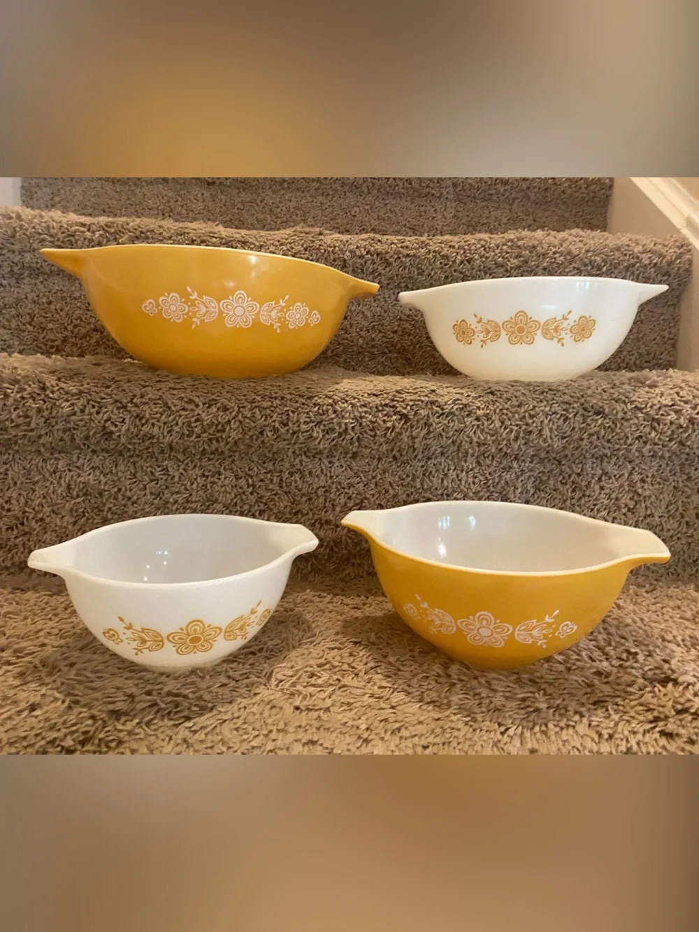Pyrex 441 442 443 & 444 Yellow & White Mixing Bowl Set - Retro Style (Set of 4)